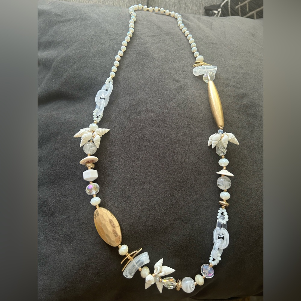 FABULOUS STATEMENT NECKLACE - OFF WHITE / GOLD!